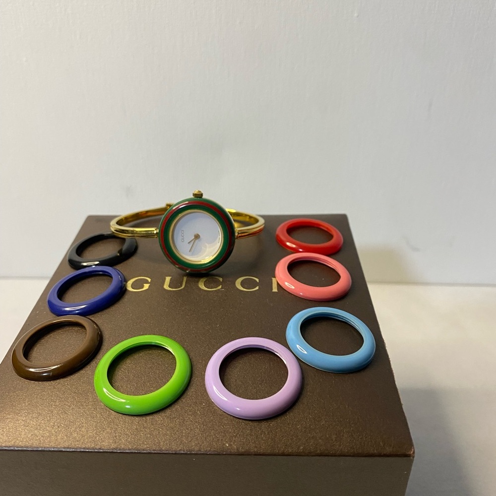 Gucci Gold and Red Interchangeable Watch Set 
Size 6.5"